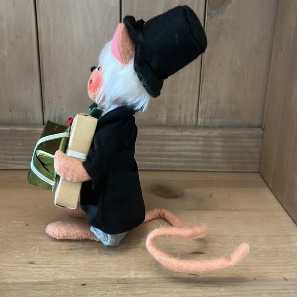 Annalee “Happy Scrooge” Mouse Dickens Christmas Carol Storybook Series - Picture 5 of 10